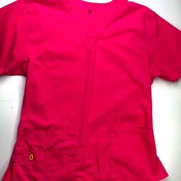 Wonderwink Spread Good Cheer Strawberry Pink Scrub Top Short Sleeve, Size (S) - Picture 4 of 9